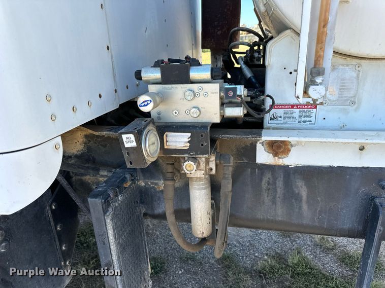 image for item DP8533 2002 Kenworth  W900 ready mix truck