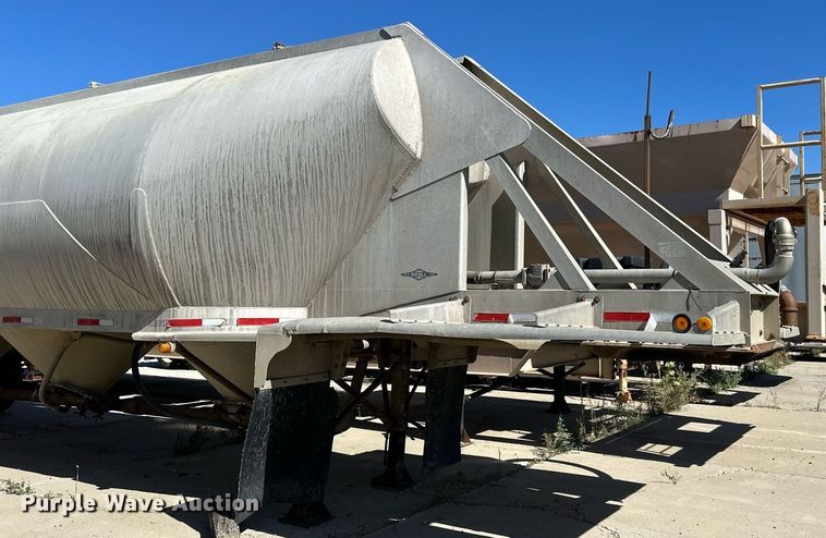 image for item DP8536 1991 Beall  pneumatic dry bulk trailer