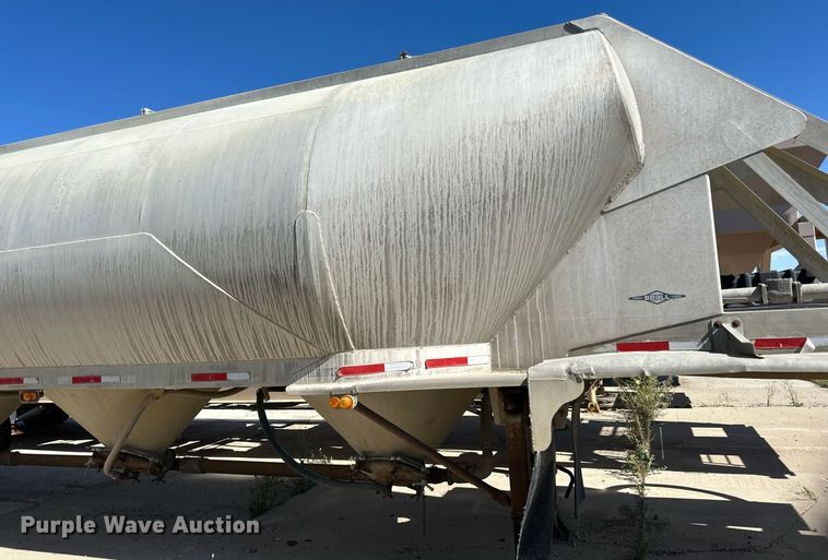 image for item DP8536 1991 Beall  pneumatic dry bulk trailer