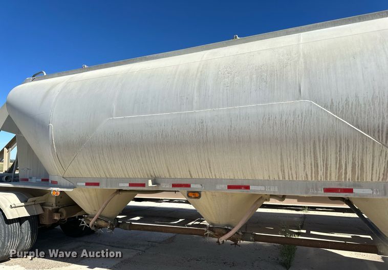 image for item DP8536 1991 Beall  pneumatic dry bulk trailer