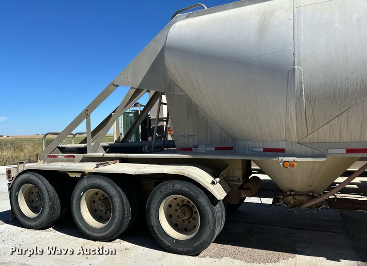 image for item DP8536 1991 Beall  pneumatic dry bulk trailer