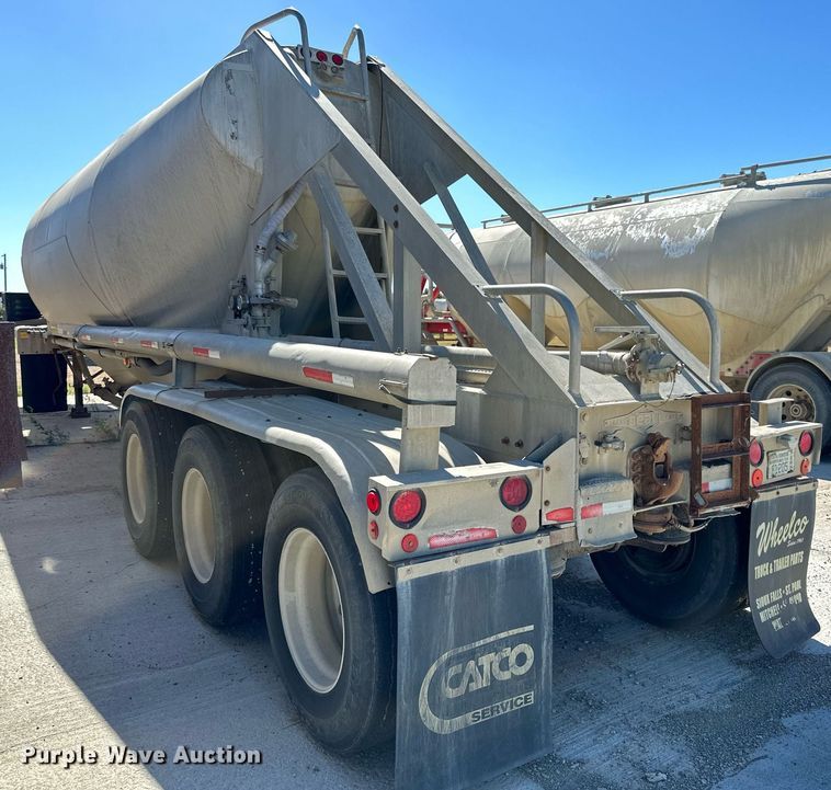 image for item DP8536 1991 Beall  pneumatic dry bulk trailer