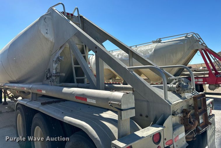 image for item DP8536 1991 Beall  pneumatic dry bulk trailer
