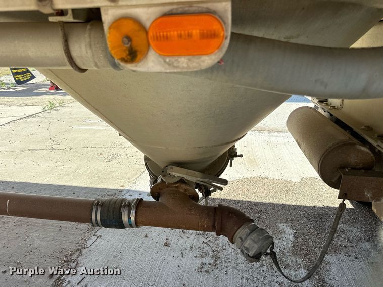 image for item DP8536 1991 Beall  pneumatic dry bulk trailer