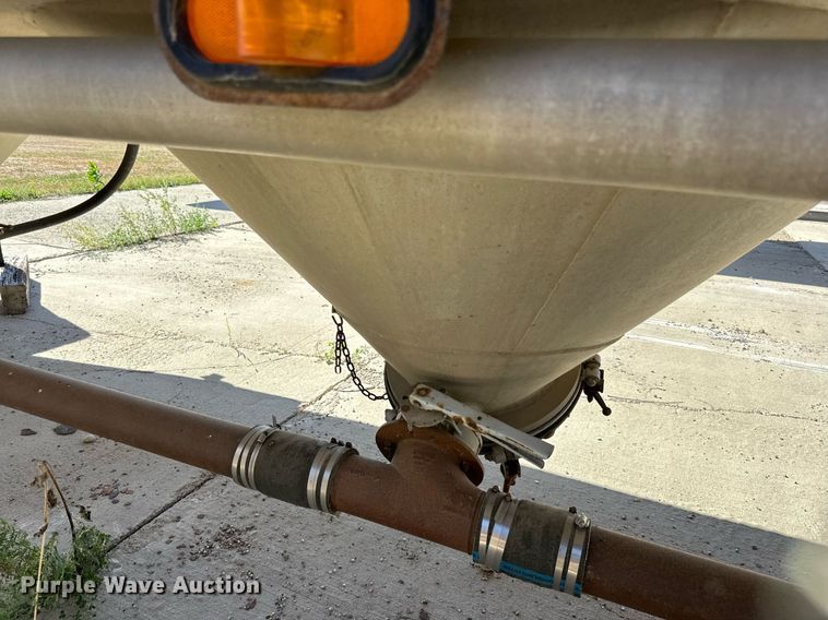 image for item DP8536 1991 Beall  pneumatic dry bulk trailer