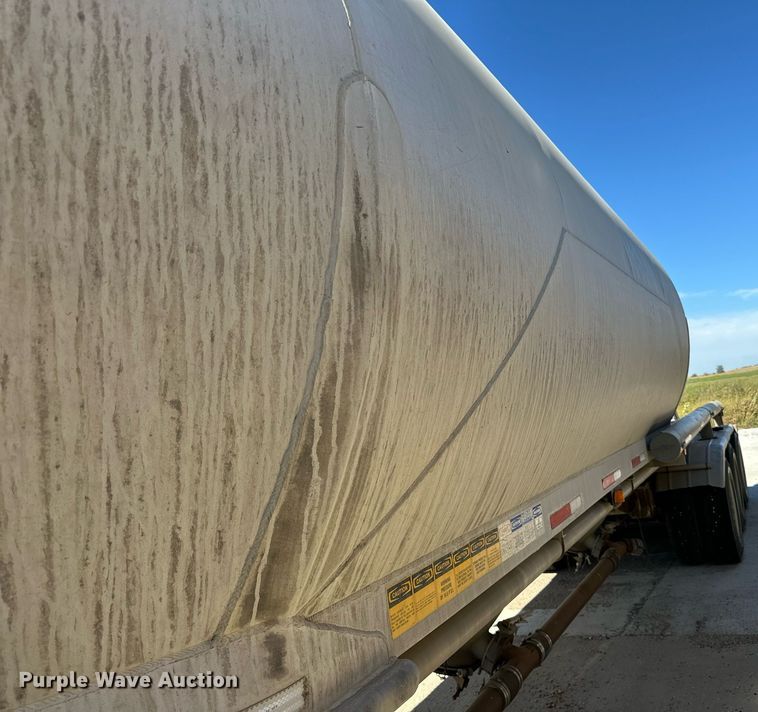 image for item DP8536 1991 Beall  pneumatic dry bulk trailer