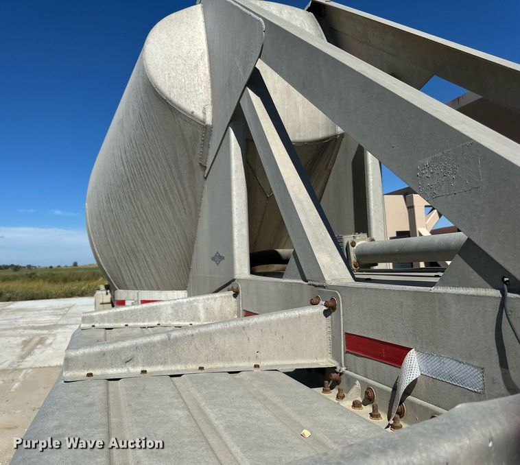 image for item DP8536 1991 Beall  pneumatic dry bulk trailer