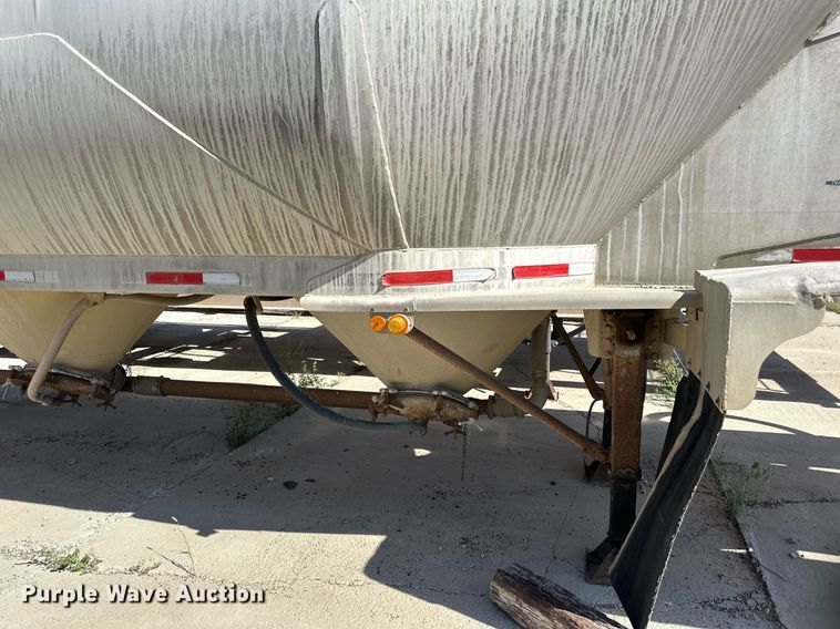 image for item DP8536 1991 Beall  pneumatic dry bulk trailer