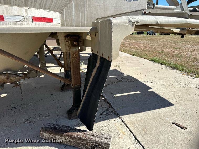 image for item DP8536 1991 Beall  pneumatic dry bulk trailer