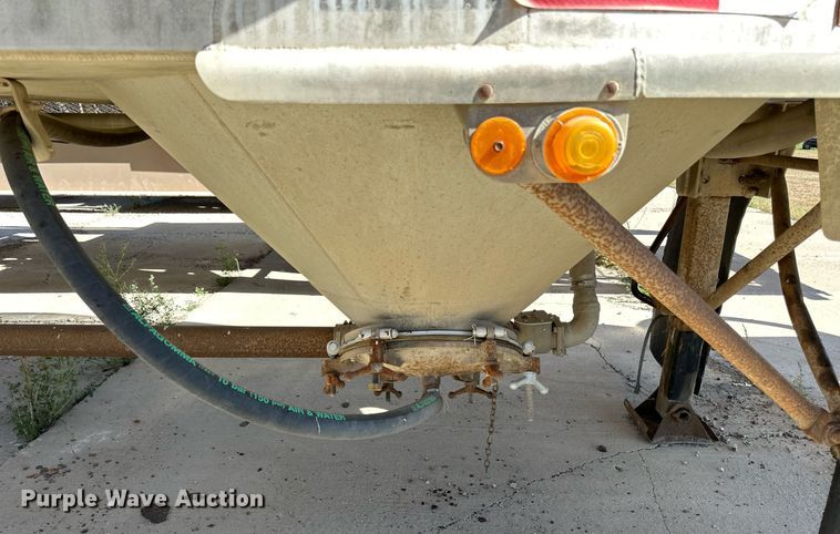 image for item DP8536 1991 Beall  pneumatic dry bulk trailer