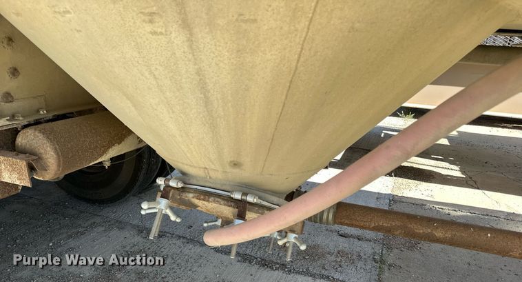 image for item DP8536 1991 Beall  pneumatic dry bulk trailer