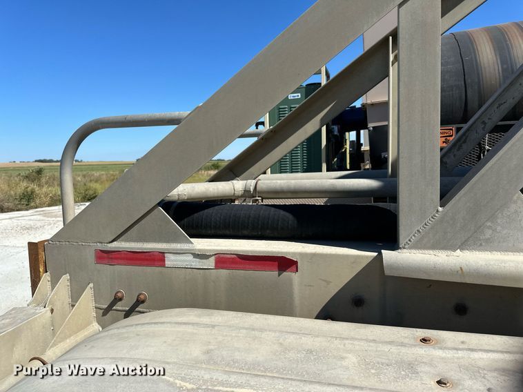 image for item DP8536 1991 Beall  pneumatic dry bulk trailer