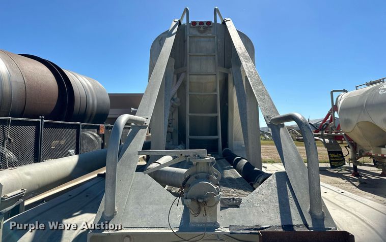 image for item DP8536 1991 Beall  pneumatic dry bulk trailer