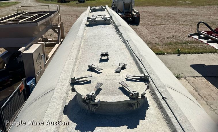 image for item DP8536 1991 Beall  pneumatic dry bulk trailer