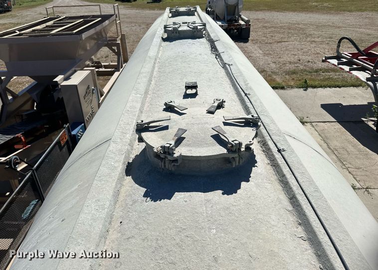 image for item DP8536 1991 Beall  pneumatic dry bulk trailer