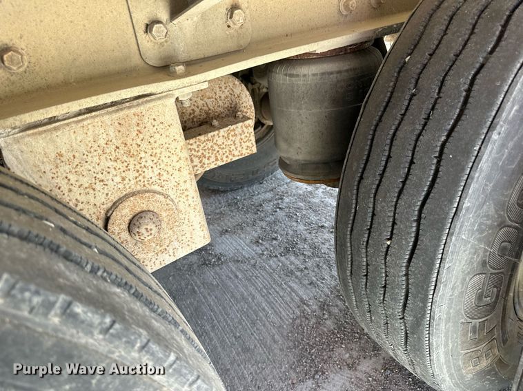 image for item DP8536 1991 Beall  pneumatic dry bulk trailer