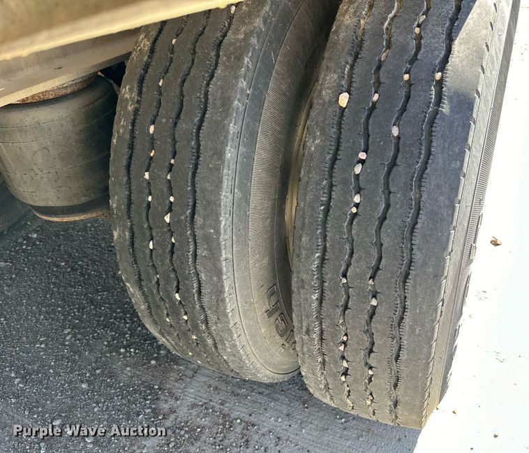 image for item DP8536 1991 Beall  pneumatic dry bulk trailer