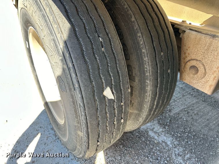 image for item DP8536 1991 Beall  pneumatic dry bulk trailer