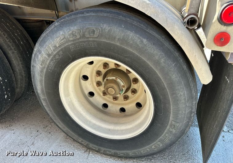 image for item DP8536 1991 Beall  pneumatic dry bulk trailer