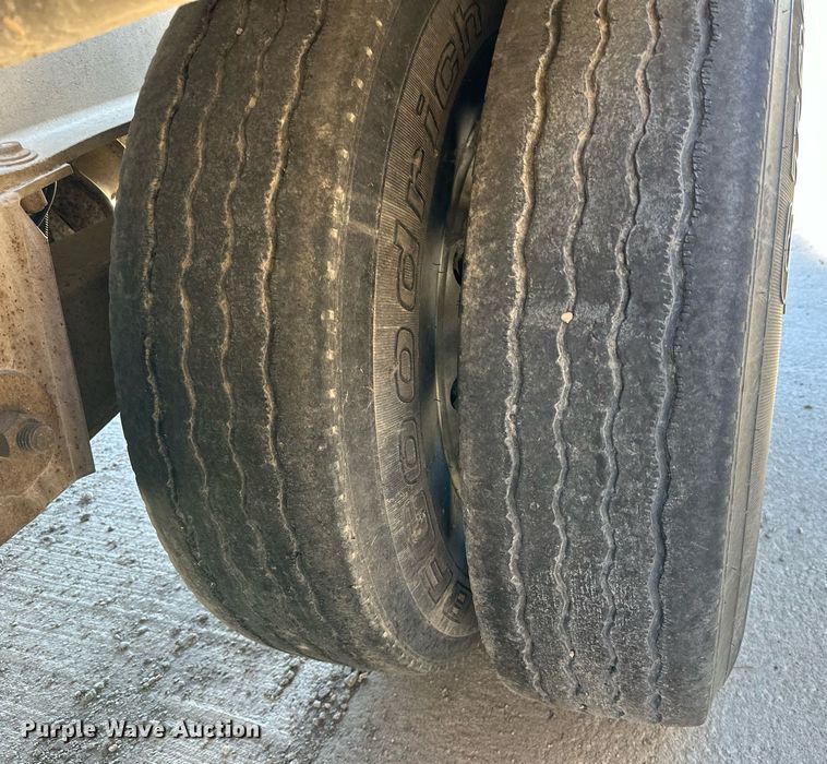 image for item DP8536 1991 Beall  pneumatic dry bulk trailer