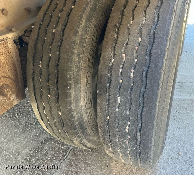 image for item DP8536 1991 Beall  pneumatic dry bulk trailer