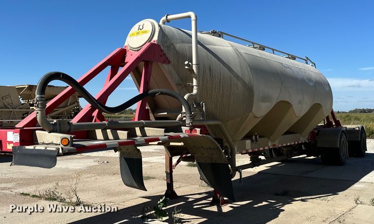 image for item DP8537 2004 Heil pneumatic dry bulk trailer