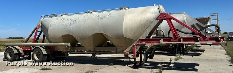image for item DP8537 2004 Heil pneumatic dry bulk trailer