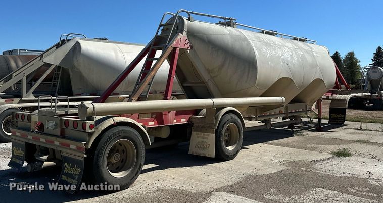 image for item DP8537 2004 Heil pneumatic dry bulk trailer