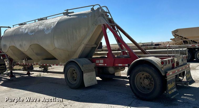 image for item DP8537 2004 Heil pneumatic dry bulk trailer