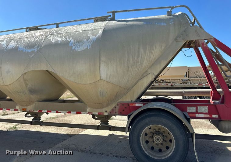 image for item DP8537 2004 Heil pneumatic dry bulk trailer