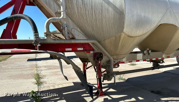 image for item DP8537 2004 Heil pneumatic dry bulk trailer
