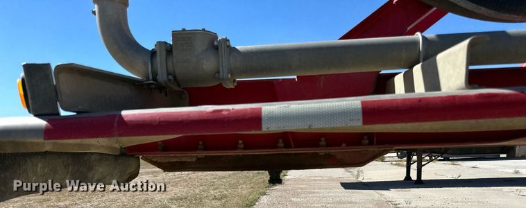 image for item DP8537 2004 Heil pneumatic dry bulk trailer