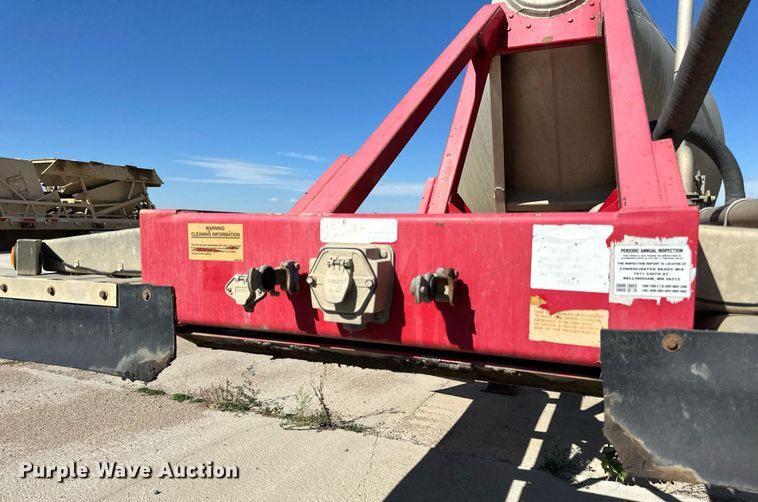 image for item DP8537 2004 Heil pneumatic dry bulk trailer