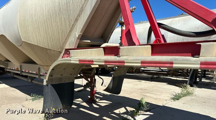 image for item DP8537 2004 Heil pneumatic dry bulk trailer