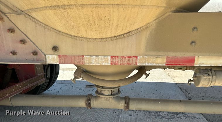 image for item DP8537 2004 Heil pneumatic dry bulk trailer