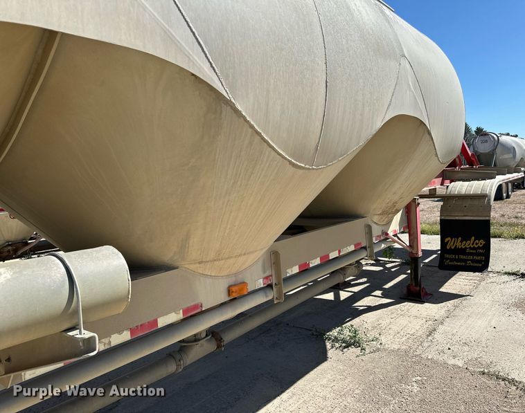 image for item DP8537 2004 Heil pneumatic dry bulk trailer