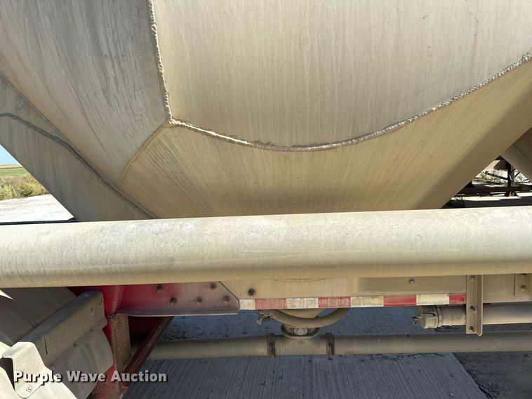 image for item DP8537 2004 Heil pneumatic dry bulk trailer