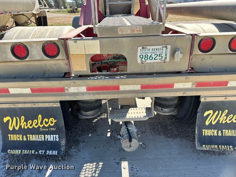 image for item DP8537 2004 Heil pneumatic dry bulk trailer