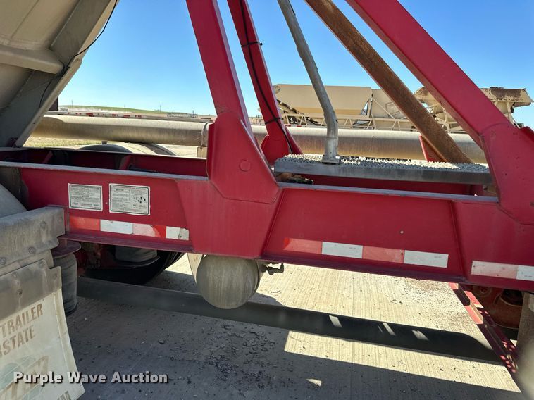 image for item DP8537 2004 Heil pneumatic dry bulk trailer