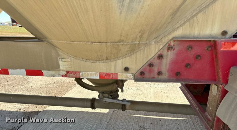image for item DP8537 2004 Heil pneumatic dry bulk trailer