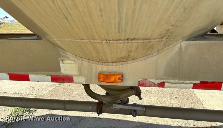 image for item DP8537 2004 Heil pneumatic dry bulk trailer