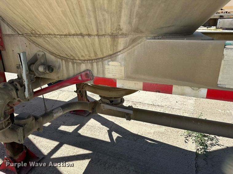 image for item DP8537 2004 Heil pneumatic dry bulk trailer