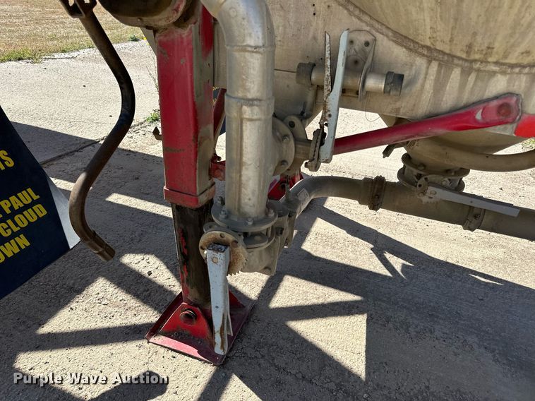 image for item DP8537 2004 Heil pneumatic dry bulk trailer