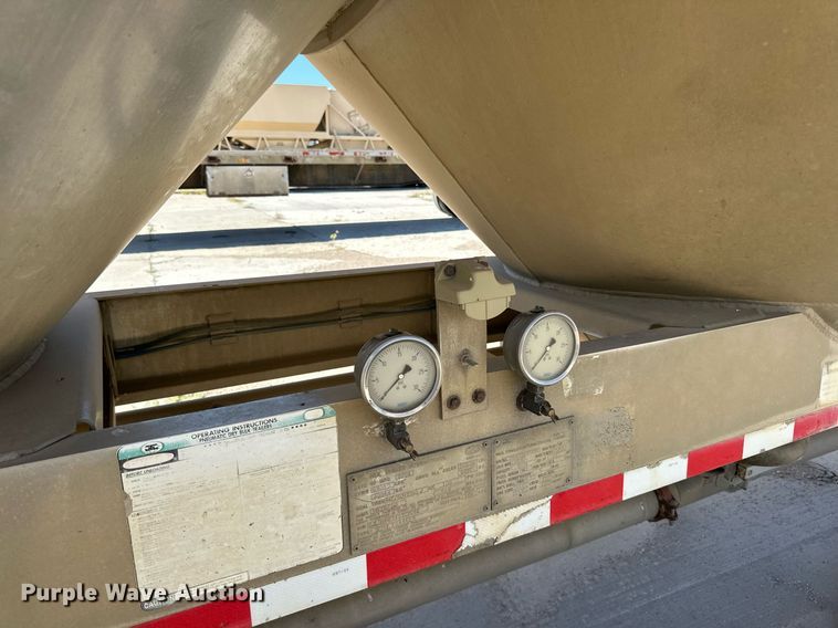 image for item DP8537 2004 Heil pneumatic dry bulk trailer