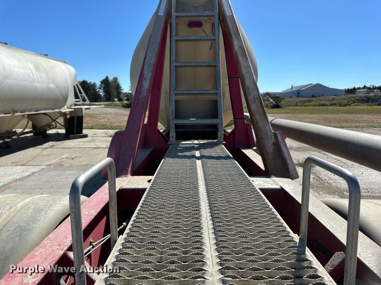 image for item DP8537 2004 Heil pneumatic dry bulk trailer