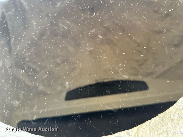 image for item DP8537 2004 Heil pneumatic dry bulk trailer