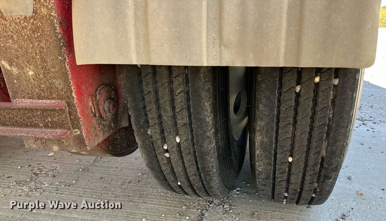 image for item DP8537 2004 Heil pneumatic dry bulk trailer