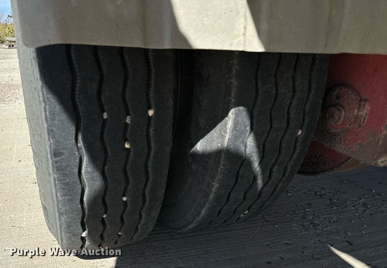 image for item DP8537 2004 Heil pneumatic dry bulk trailer