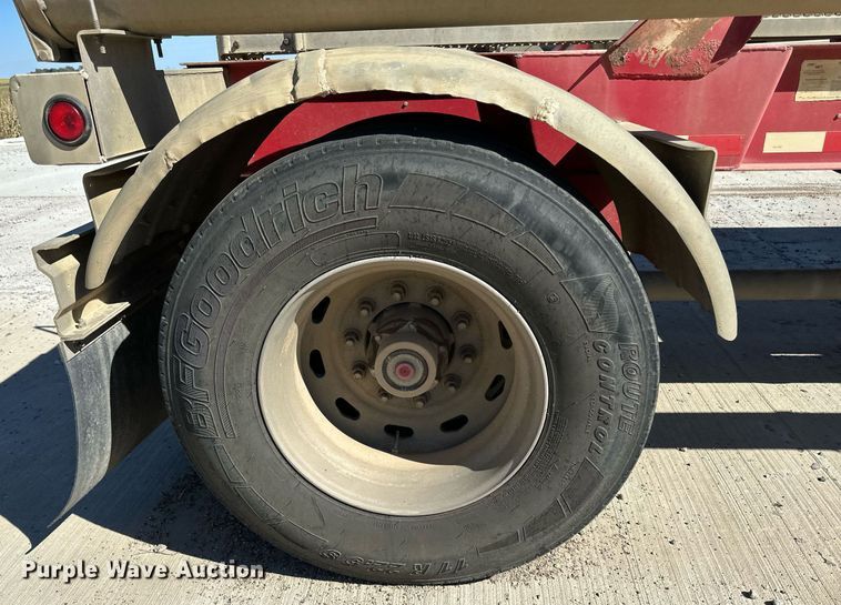 image for item DP8537 2004 Heil pneumatic dry bulk trailer