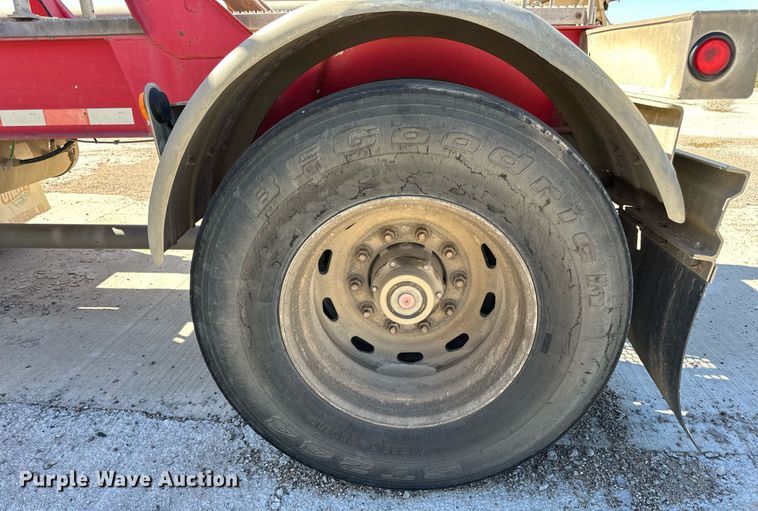 image for item DP8537 2004 Heil pneumatic dry bulk trailer